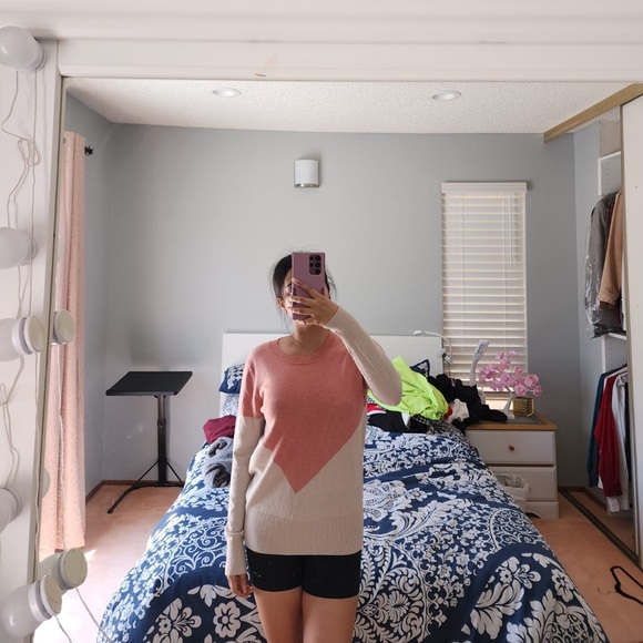 Cozy casual pink geometric sweater (S/M) - Picture 1 of 2